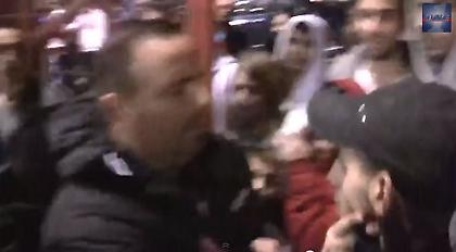 Προπονητής έπιασε οπαδό από το λαιμό (video)