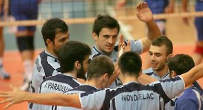 Στα κιτρινόμαυρα ο Νοβόσελατς