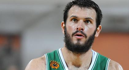 Ο Φώτσης δίπλα στα παιδιά