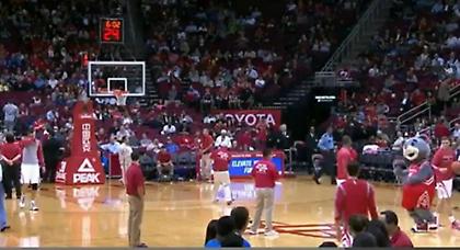 Απίστευτα καλάθια από μία μασκότ (video)