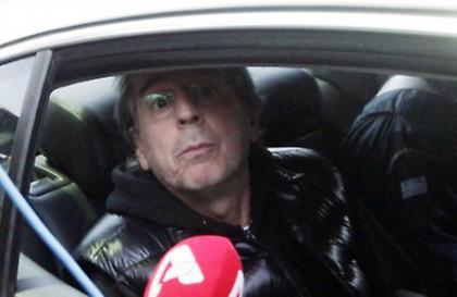 Οι πλαστές πινακίδες ή η πλαστογραφημένη κυβέρνηση;