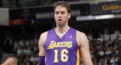 Κρατούν Γκασόλ οι Λέικερς