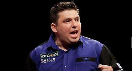 Ανίκητος στα darts o Μιχαήλ
