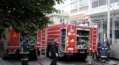 Ανήλικοι - και ένα νεογέννητο - εγκλωβίστηκαν στις φλόγες