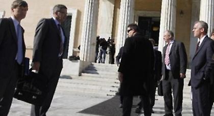 Την πέφτουμε στην τρόικα, ε και; Άλλα είναι τα αφεντικά…