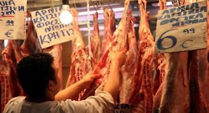 Οκτώ κυρίες ξόδεψαν 20.000 ευρώ στη Βαρβάκειο για τους απόρους