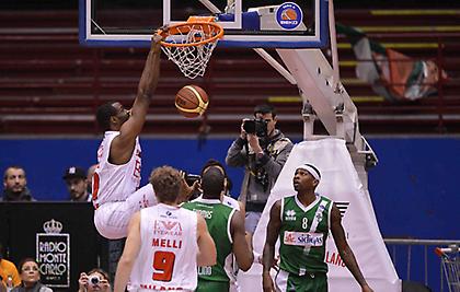 Σαρωτική εν όψει ΟΑΚΑ η Αρμάνι, σούπερ Σάκοτα