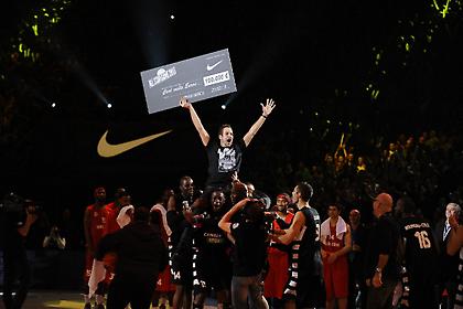Ο φίλαθλος που έκλεψε τα φώτα στο All Star Game (video)
