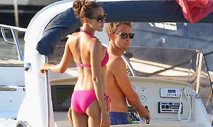 Ασκήσεις με την… καλή του ο Μπάτον