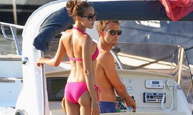 Ασκήσεις με την… καλή του ο Μπάτον