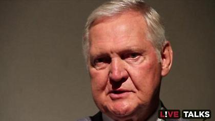 Ο 75άχρονος Τζέρι Ουέστ δεν χάνει σουτ (Video)