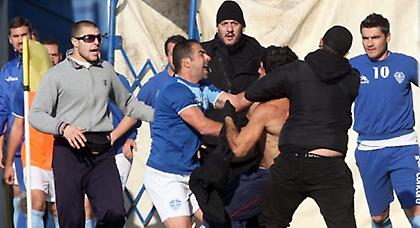 Επεισόδια στο Αιγάλεω-AEK (video)