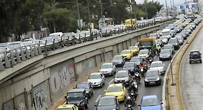 Κυκλοφοριακό κομφούζιο στην Κηφισίας λόγω τροχαίου