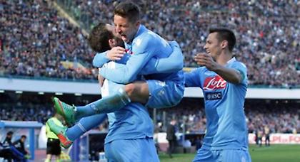 Πλησίασε την Ρόμα η Νάπολι