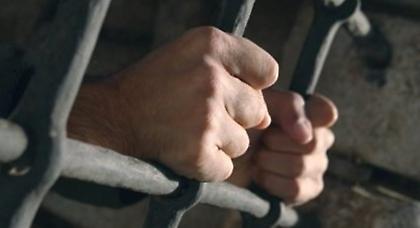 Του φόρεσαν γυναικεία εσώρουχα και τον χτύπησαν