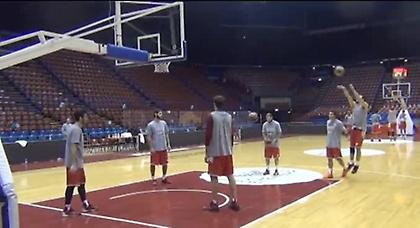 Η προπόνηση του Ολυμπιακού στο «Forum» (video)