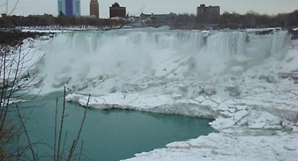 Πάγωσαν οι καταρράκτες του Νιαγάρα!