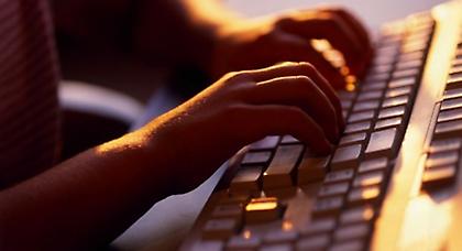 40χρονος κατηγορείται ότι ώθησε σε σεξουαλικές πράξεις 400 παιδιά