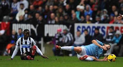 Πήγε να… κόψει στη μέση τον Νασρί! (video)