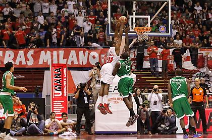 Με φόρα από τον… Ολυμπιακό στο ντέρμπι η Αρμάνι