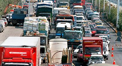 Ομίχλη και μποτιλιάρισμα στους δρόμους