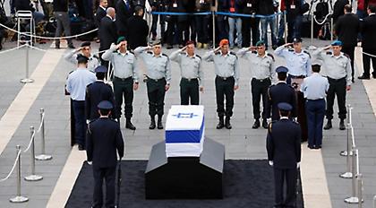 Η ώρα του ύστατου χαίρε στον Αριέλ Σαρόν