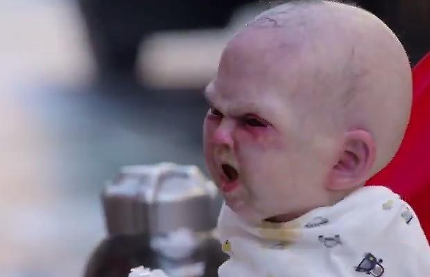 H φάρσα με το μωρό το διαβόλου!