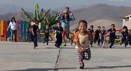 H TOMS σε συνεργασία με τη UNICEF βοηθάνε τα παιδιά της Συρίας