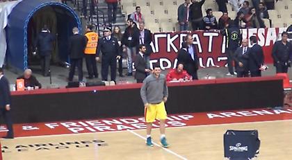 Το χειροκρότημα στον «Παπ» στο ΣΕΦ (Web TV)