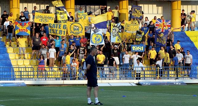 Στο... κάστρο του και «πάνοπλος»