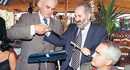 Multi-μάρτυρας «δένει» τις μίζες στα εξοπλιστικά