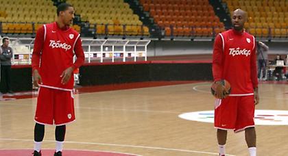 Με πίστη και νέα πρόσωπα