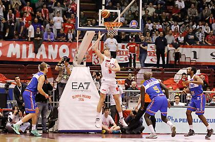 Πήρε φόρα και ανέβηκε κορυφή η Αρμάνι