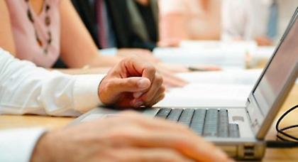 Tο πρώτο κύμα των απολύσεων ξεκινά σε 17 δήμους!