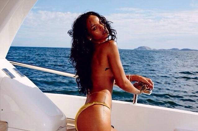 H Rihanna topless στη Βραζιλία