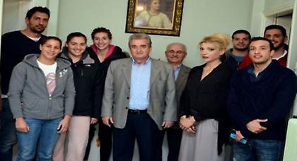 Δεν σταματάει να βοηθάει ο Ολυμπιακός