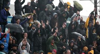 Τα ΜΑΤ περίμεναν τους «Ενωσίτες» στον Πειραιά