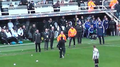 Τους πέταξε το διαρκείας στα μούτρα (video)