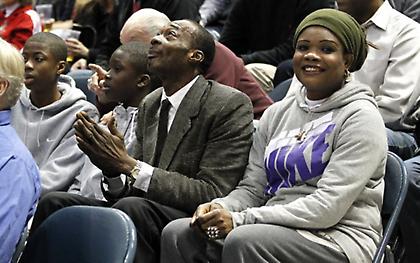 Στο πλευρό του Αντετοκούνμπο