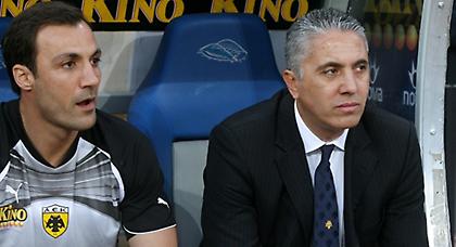 Ανέλαβε ο  Κωστένογλου, με βοηθό τον Αλεξόπουλο