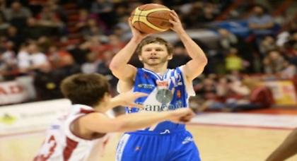 «Βατερλώ» για Αρμάνι