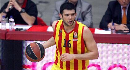 Ο Παπανικολάου τρολάρει, αλλά την… πατάει (video)