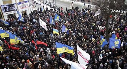 Παραμένουν στους δρόμους του Κιέβου οι διαδηλωτές