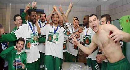 Οι σαμπάνιες, οι κρητικοπούλες και το… σύνθημα του Λάσμε