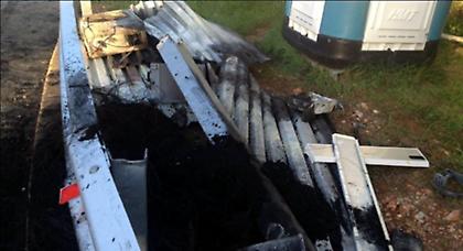 Εξαγριωμένοι πολίτες έκαψαν κουβούκλιο στα διόδια της Μαλακάσας