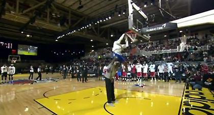 Ο Θανάσης κάρφωσε πάνω από τον Γιάννη (video)