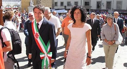 Η σύζυγος του Ρένζι αποκαλύπτει: Ο μεγάλος του γιος, του κάνει πλάκα...