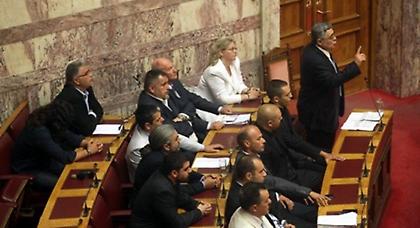 Ζητούν άρση ασυλίας όλων των βουλευτών της Χρυσής Αυγής