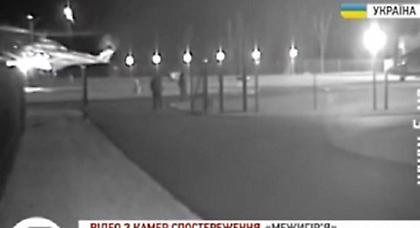 Ο Γιανουκόβιτς εγκαταλείπει με ελικόπτερο το Κίεβο (VIDEO)