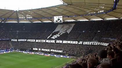 Έτσι τιμάει το Αμβούργο (video)